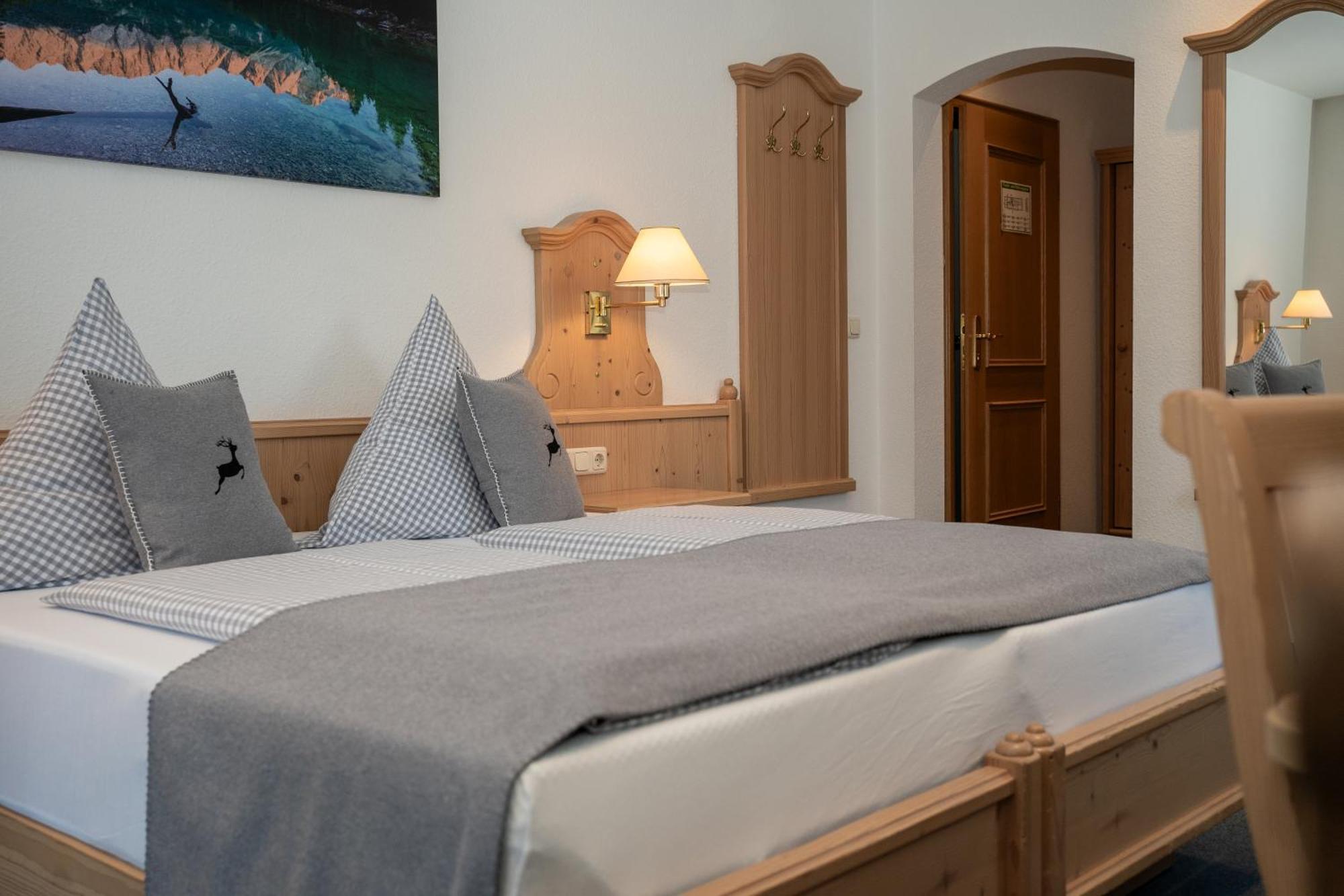 Hotel Gasthof Alter Wirt Farchant Extérieur photo