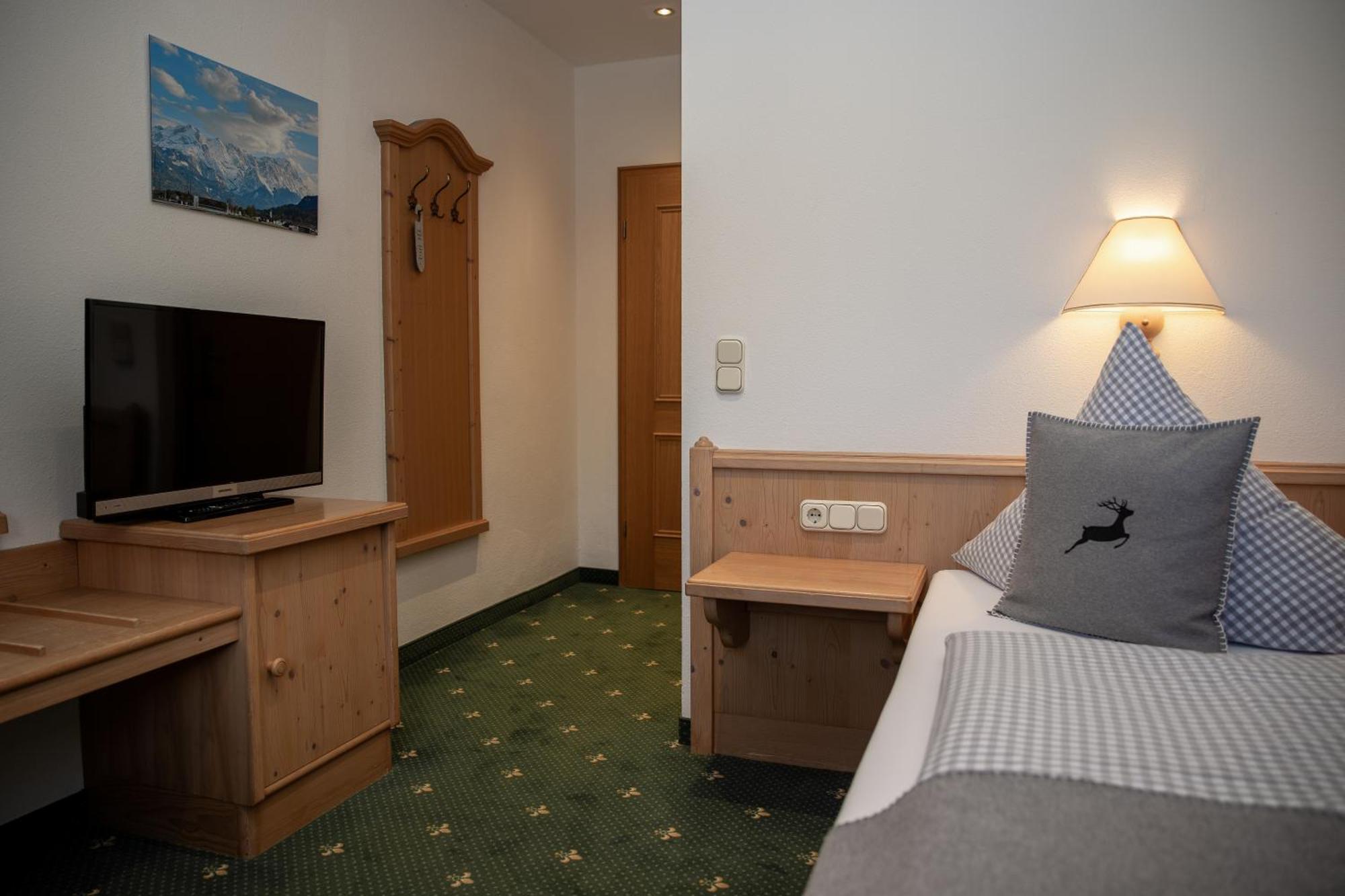 Hotel Gasthof Alter Wirt Farchant Extérieur photo