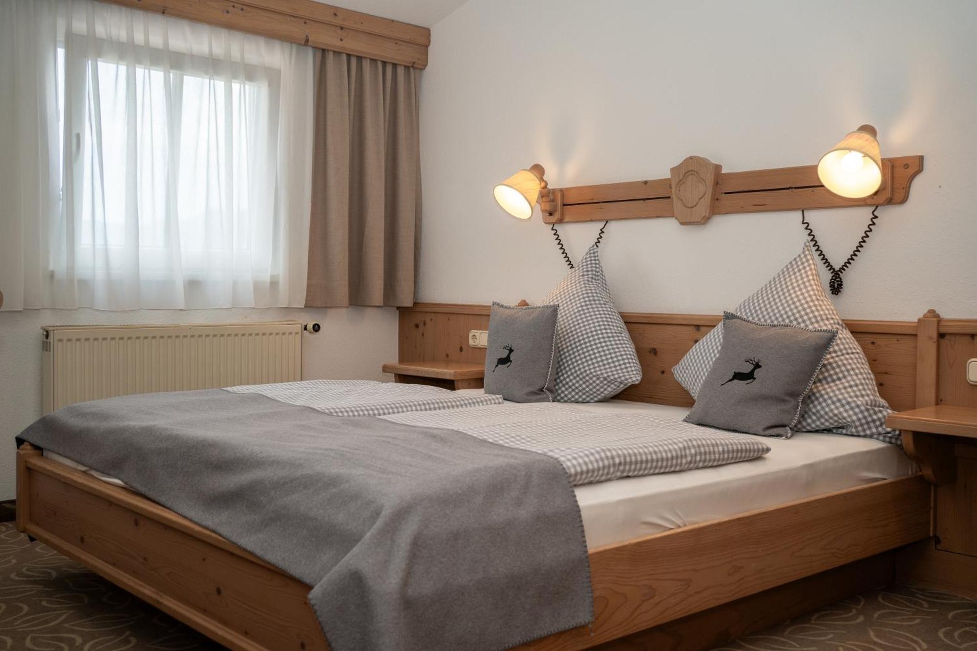 Hotel Gasthof Alter Wirt Farchant Extérieur photo
